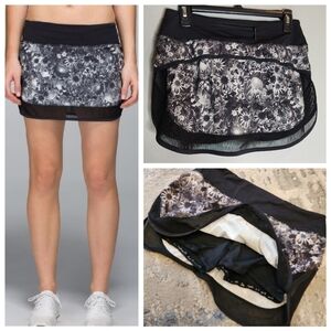 Lululemon Hotty Hot Skort Skirt Pull on Black grey floral size 6
